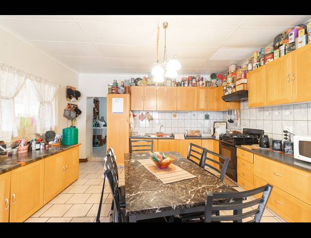 1,995M² SMALLHOLDING FOR SALE IN VISCHKUIL